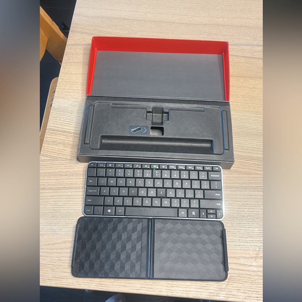 Microsoft Compact Black Keyboard wireless - Picture 3 of 4